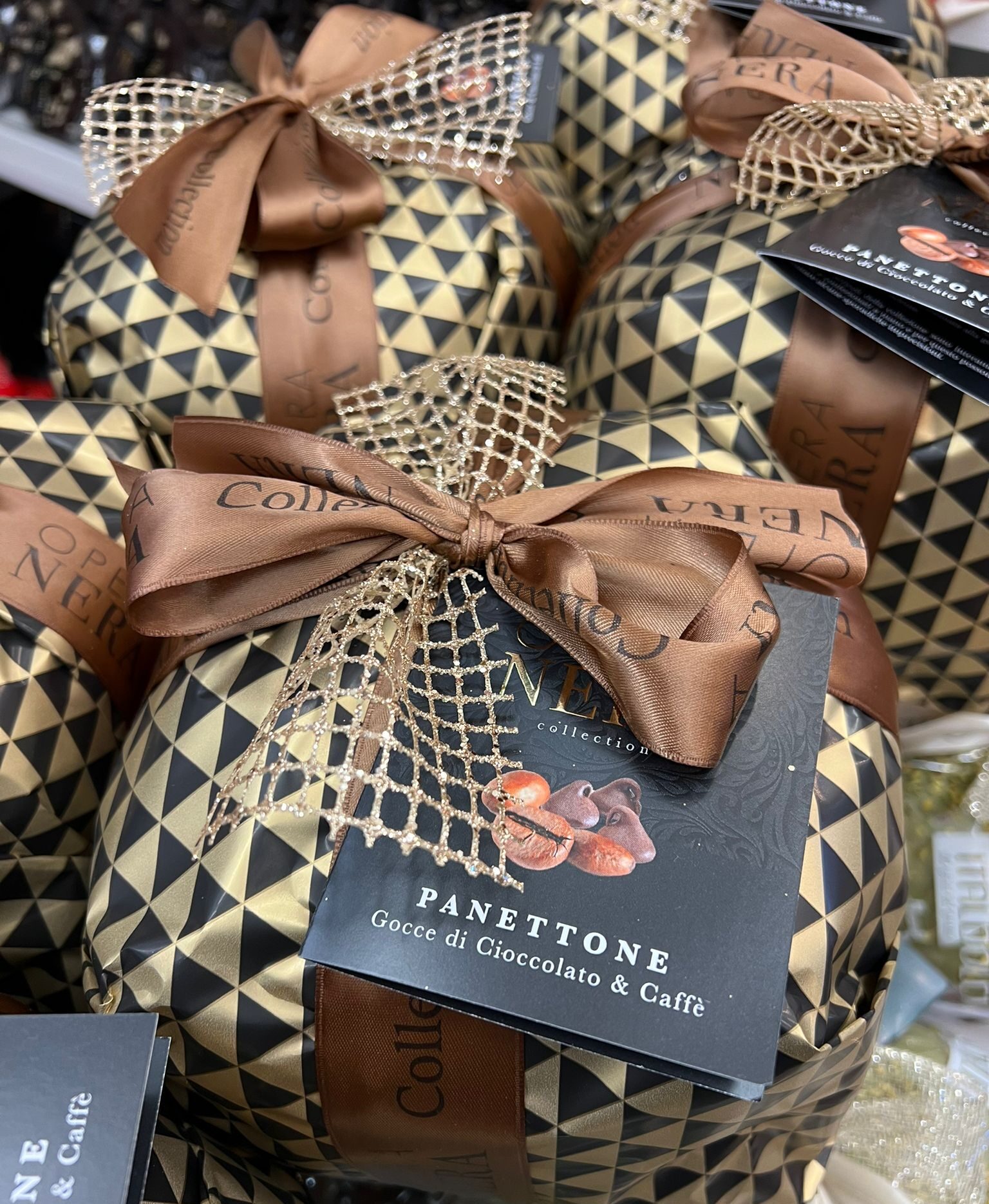 PANETTONE OPERA NERA - GOCCE DI CIOCCOLATO FONDENTE & CAFFE - immagine 2